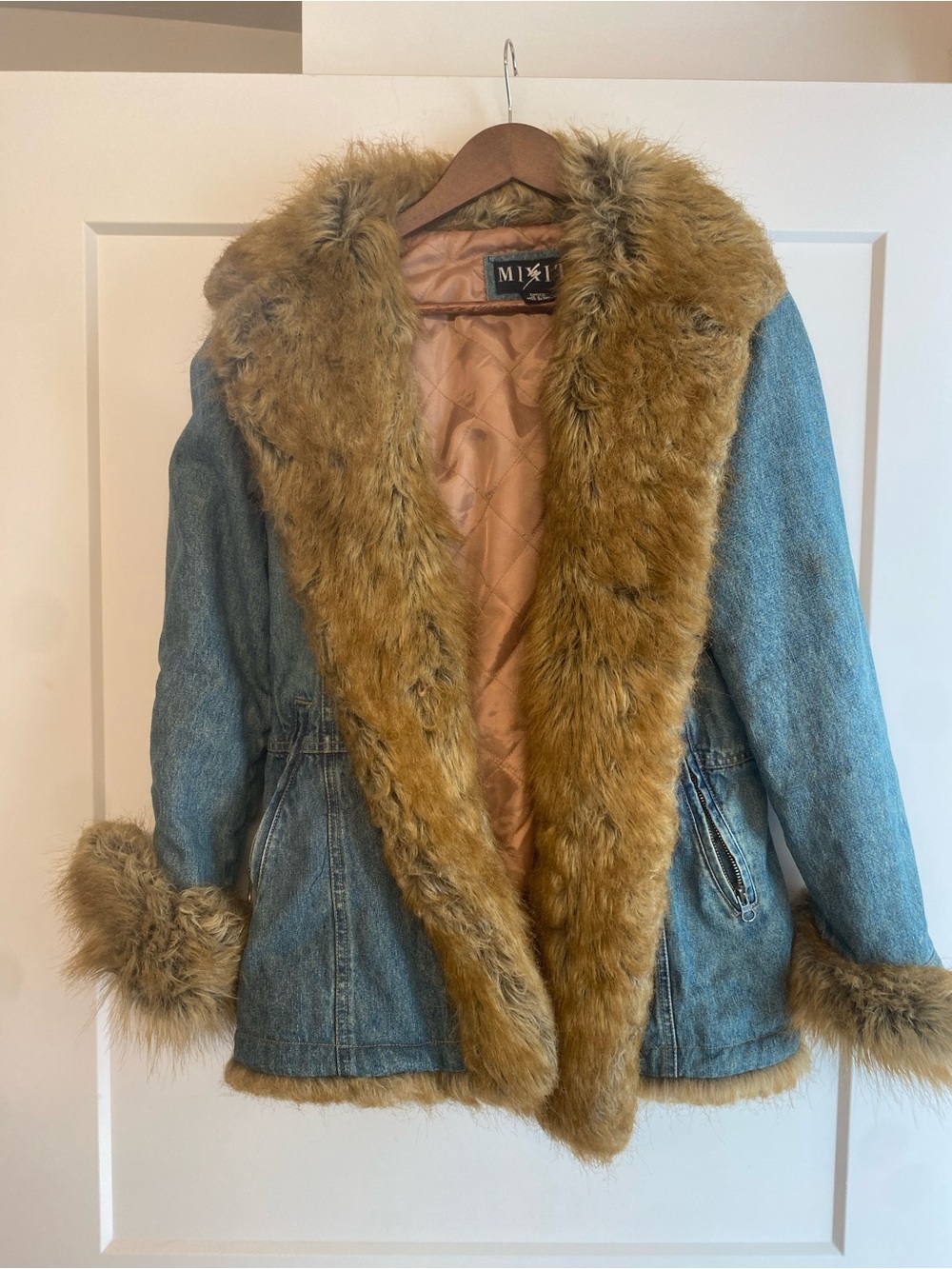 Vintage Y2K Denim Jacket with Brown Faux-Fur Trim - Picture 4 of 13